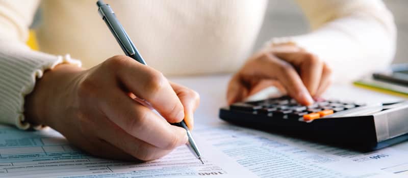 Yrittäjäksi ryhtyminen edellyttää tiettyjen vakuutusten hankkimista.