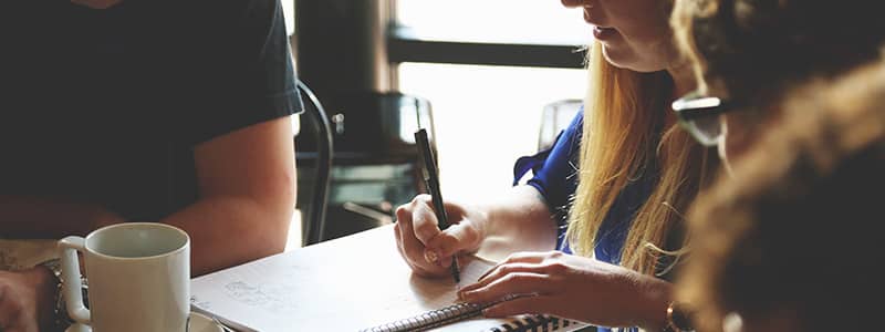 Osuuskunta ja osakeyhtiö perustetaan yhdessä muiden kanssa. Aluksi on tärkeää sopia vastuut ja velvoitteet.