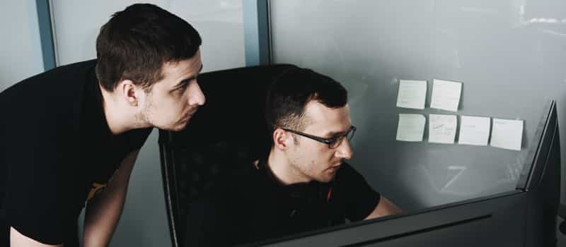 Sivutoiminen yrittäjä voi tehdä töitä esimerkiksi opintojen ohessa.